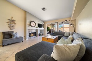 TV, fireplace, offices - 3BR Desert Home - Pool and Spa, Walk to Indian Wells (La Quinta)