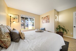 Iron/ironing board, travel cot, WiFi, bed sheets - 3BR Desert Home - Pool and Spa, Walk to Indian Wells (La Quinta)