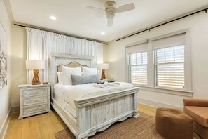 3 bedrooms, WiFi, bed sheets - Mod About The Beach - Pergola Hangout, Own Yard! (Galveston)