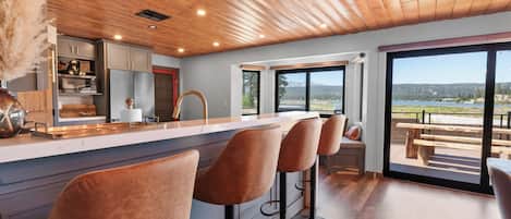 Deluxe House, Patio, Lake View | Interior