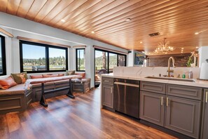 Hus Deluxe - uteplats - sjöutsikt | Interiör