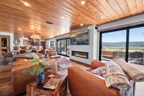 Hus Deluxe - uteplats - sjöutsikt | Vardagsrum