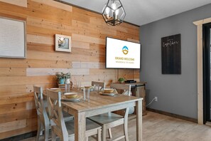 Dining - Hole-in-One Hideaway  For 4 (Branson)