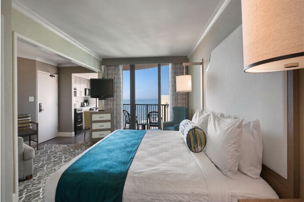 Spacious Spa Suite W/ Ocean Views, Jetted Tub & Steps To Beach Fun - Conway, SC