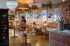 Free daily buffet breakfast - Marvão Hotel Museu (Marvão)