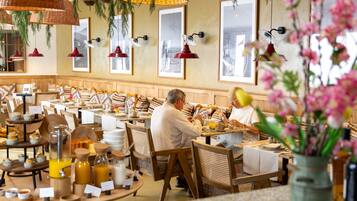 Free daily buffet breakfast