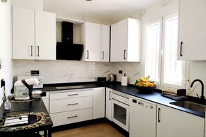 Private kitchen - Rural House Cortijo el Buho (Montefrío)