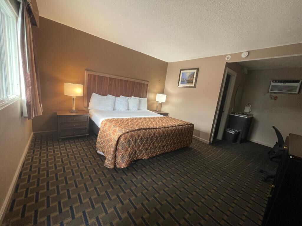 Single Room, 1 King Bed, Non Smoking