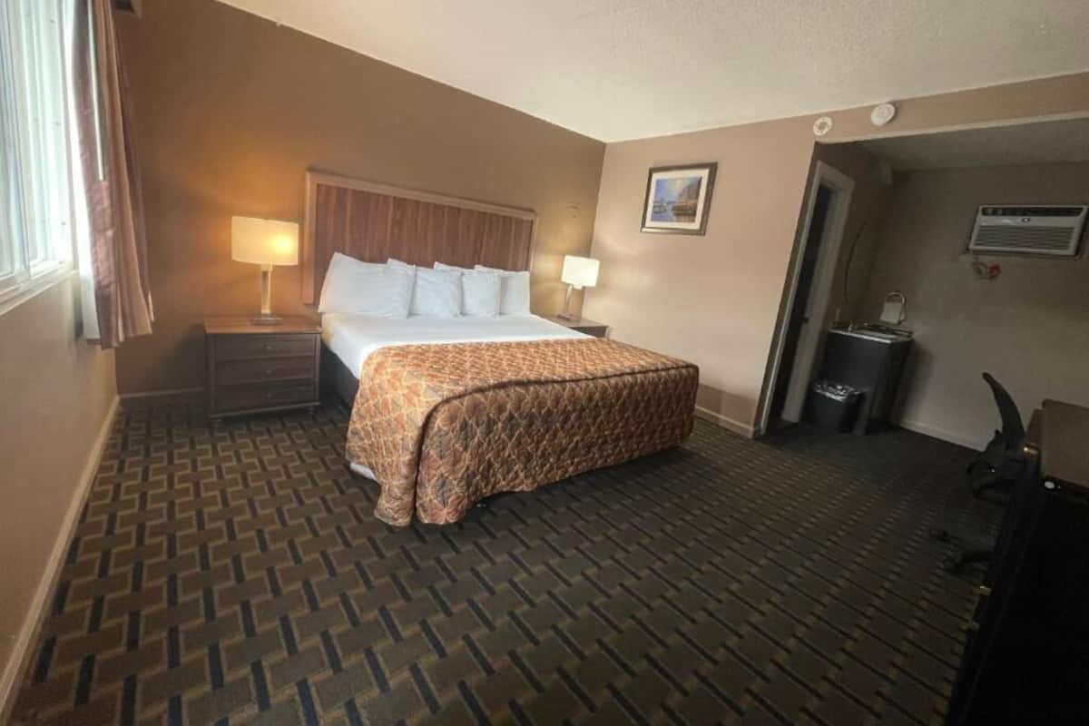 Single Room, 1 King Bed, Non Smoking