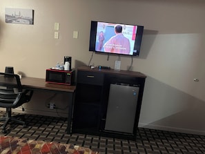 Single Room, 1 Queen Bed, Non Smoking | Interior - Dream Inn (Tonopah)