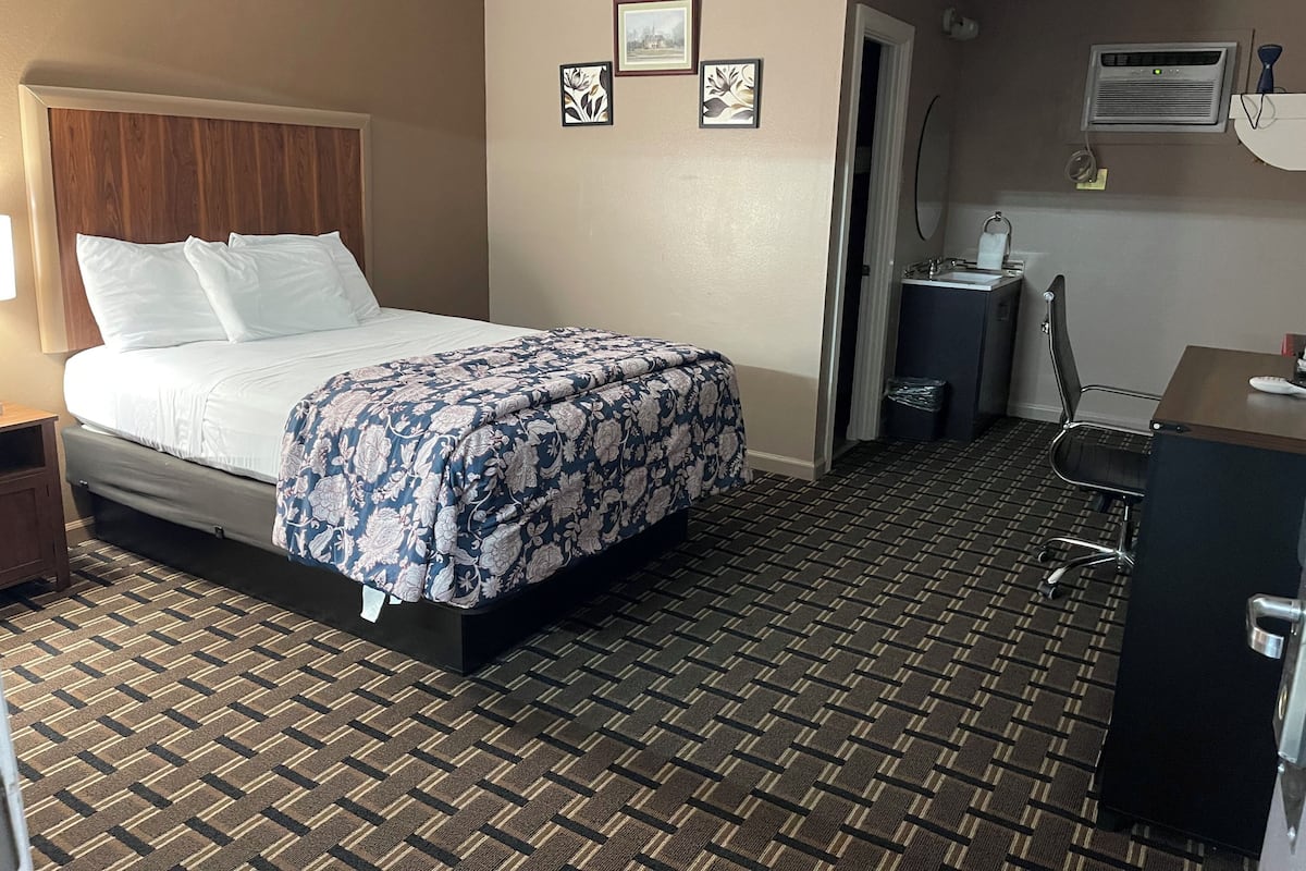 Single Room, 1 Queen Bed, Non Smoking