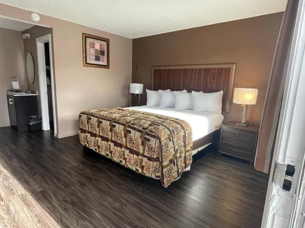 Desk, laptop workspace, free WiFi, bed sheets