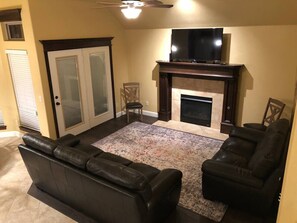 TV, fireplace - `Live Like a Local, Stay Like a Guest` (Oklahoma City)