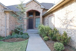 Exterior - `Live Like a Local, Stay Like a Guest` (Oklahoma City)
