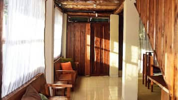 Chalet, 3 Bedrooms, Smoking, Balcony | Living room | Books