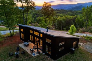 Exterior - Modern Mountain Retreat, Firepit, Grill and Fireplace (Old Fort)