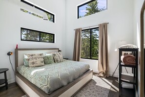 3 bedrooms, iron/ironing board, WiFi, bed sheets - Modern Mountain Retreat, Firepit, Grill and Fireplace (Old Fort)
