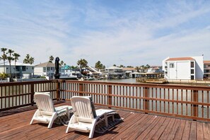 Property grounds - 3BR Condo • 1 Block to Beach + Pool (South Padre Island)