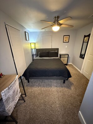 Room - Cozy 2-bedroom bungalow in tranquil Austin with music studio and fitness room (Austin)