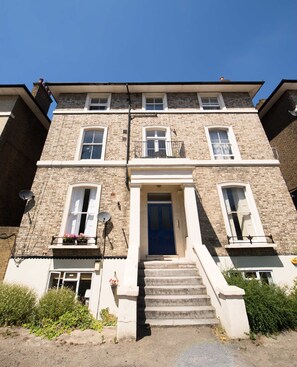 House - Elegant 1-bed Flat in a Georgian Townhouse (London)
