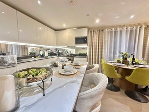 Apartment | 3 bedrooms, Internet - Contemporary Bromley Penthouse With Balcony (Bromley)