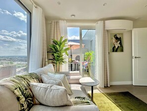 Apartment | 3 bedrooms, Internet - Contemporary Bromley Penthouse With Balcony (Bromley)