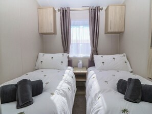 3 bedrooms, individually decorated, individually furnished, free WiFi - Pheasant Lodge (Holyhead)