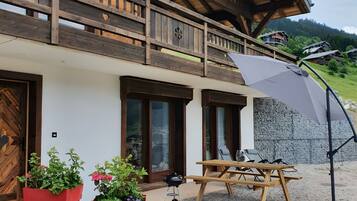 屋外ダイニングエリア