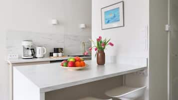 Standard Apartment, Courtyard View | Private kitchen