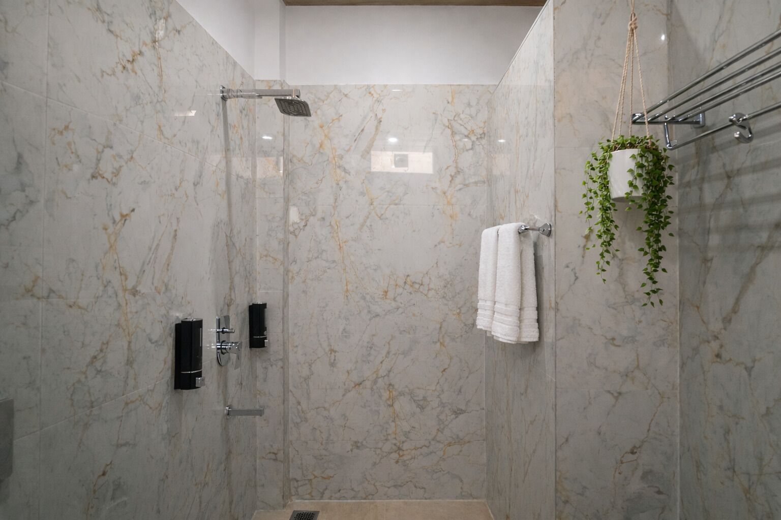 Twin Room | Bathroom