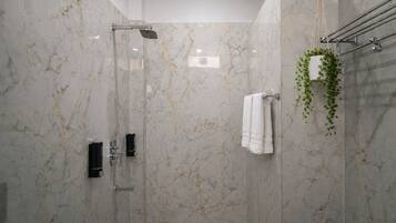 Twin Room | Bathroom