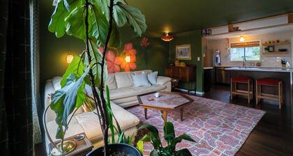 The Rhody House - A Stylish Seattle Area Getaway Near Lake & Hiking