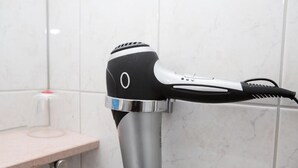 スタンダード ダブルルーム | バスルームの設備 | シャワー、ヘアドライヤー、タオル、石鹸