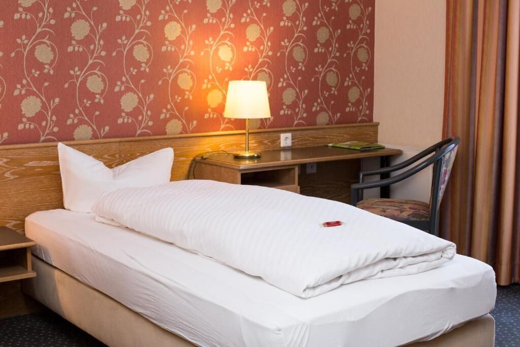 Standard-Doppelzimmer | Schreibtisch, laptopgeeigneter Arbeitsplatz, schallisolierte Zimmer