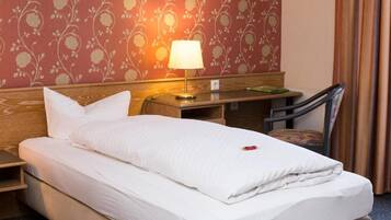 Standard-Doppelzimmer | Schreibtisch, laptopgeeigneter Arbeitsplatz, schallisolierte Zimmer