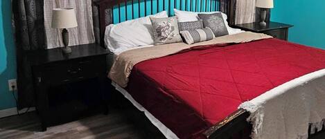 3 bedrooms, desk, iron/ironing board, free WiFi