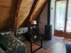 Living area - Charming Small Cottage for 2/3 Guests – La Chèvrerie (Saint-Vincent-de-Salers)