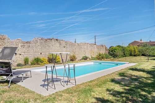 Guest Room “Chambre du Bas” with Shared Terrace, Garden and Wi-Fi