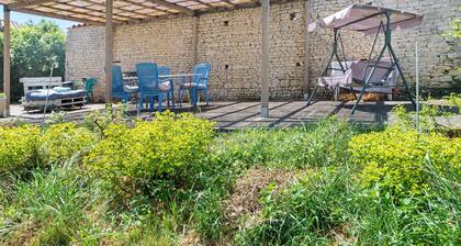 Gästezimmer „Chambre du Bas“ mit gemeinsamer Terrasse, Garten und WLAN