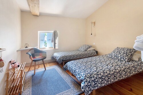 Bed and Breakfast 'Chambres À L'étage' with Shared Terrace, Shared Garden and Wi-Fi