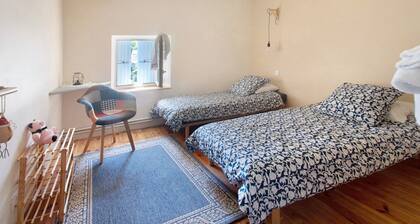 Bed and Breakfast 'Chambres À L'étage' with Shared Terrace, Shared Garden and Wi-Fi