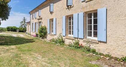 Chambres d’hôtes « Chambres À L’étage » avec terrasse, jardin partagés et Wi-Fi