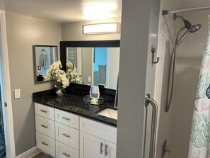 Hair dryer, towels, soap, toilet paper - Gulf coast condo with AC in  Hudson.
1 bedroom, 1 bathroom, updated kitchen. (Hudson)