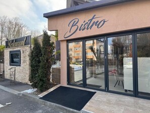 تفاصيل الفندق من الخارج