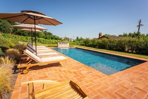 Pool - GuestHost - Enchanting villa located within an agricultural estate on the Tuscan hills, surrounded by nature and with a breathtaking view of the surrounding countryside. The property, equipped with private outdoor parking, outdoor swimming pool, gym area (Palaia)