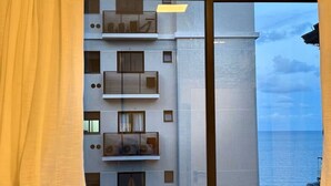 A modern building with multiple balconies and a view of the sea. - Ocean View, New Apartment with Garage and BBQ (Itapema)