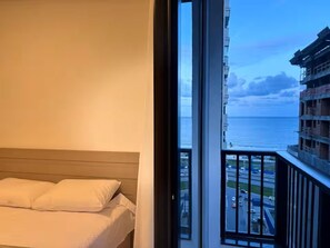 Iron/ironing board, WiFi - Ocean View, New Apartment with Garage and BBQ (Itapema)