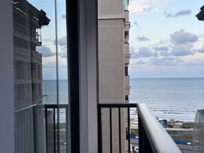 Interior - Ocean View, New Apartment with Garage and BBQ (Itapema)