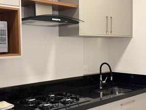 Private kitchen - Ocean View, New Apartment with Garage and BBQ (Itapema)