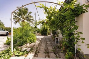 Property grounds - Peaceful Countryside Villa - 8 Mins to Guidaloca Beach & Scopello (Sicilia)